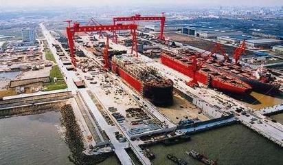 我国研制的全球第一艘智能船舶今天在上海正式交付使用