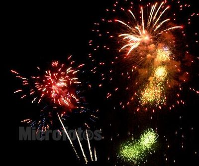 新年实景放烟花图片