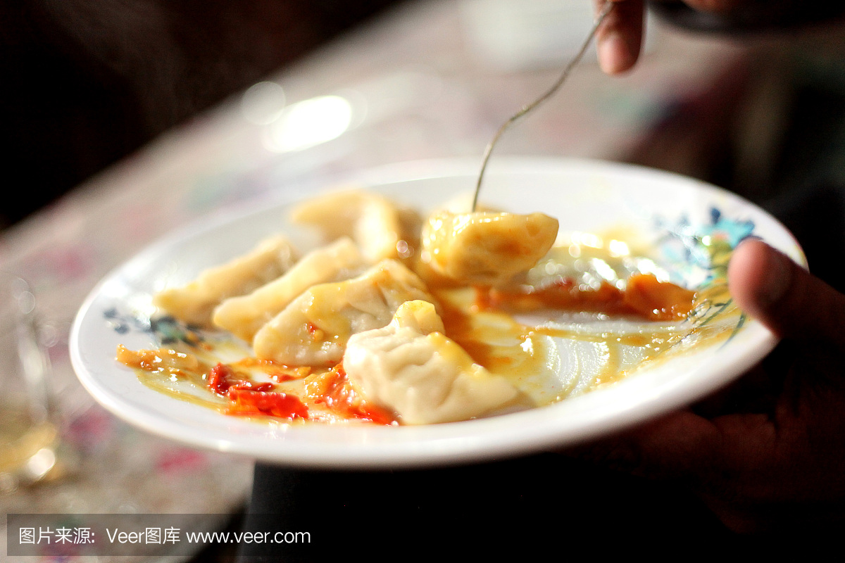 尼泊尔美食,蒸气莫或饺子