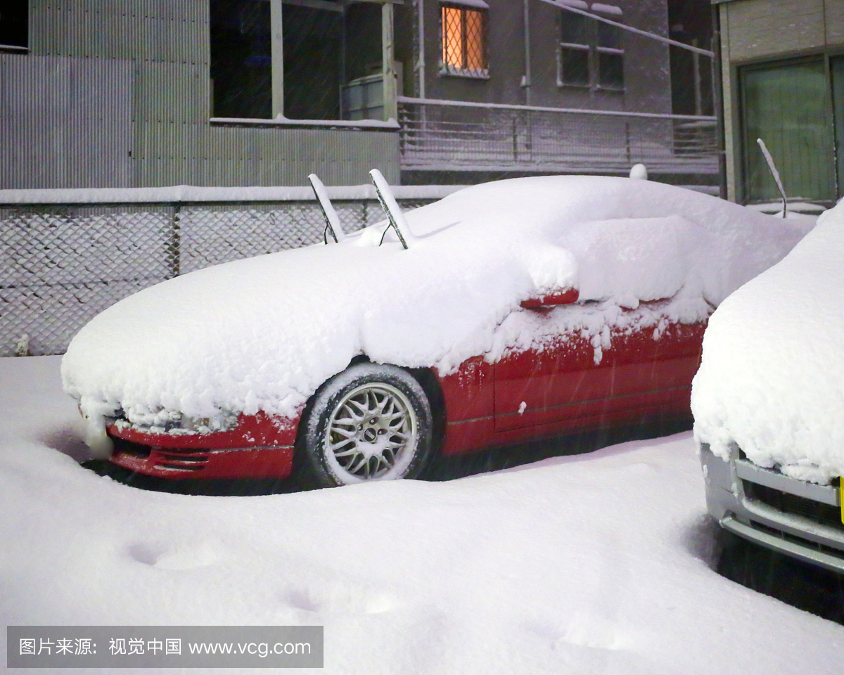 2018年1月22日横滨的积雪覆盖车辆