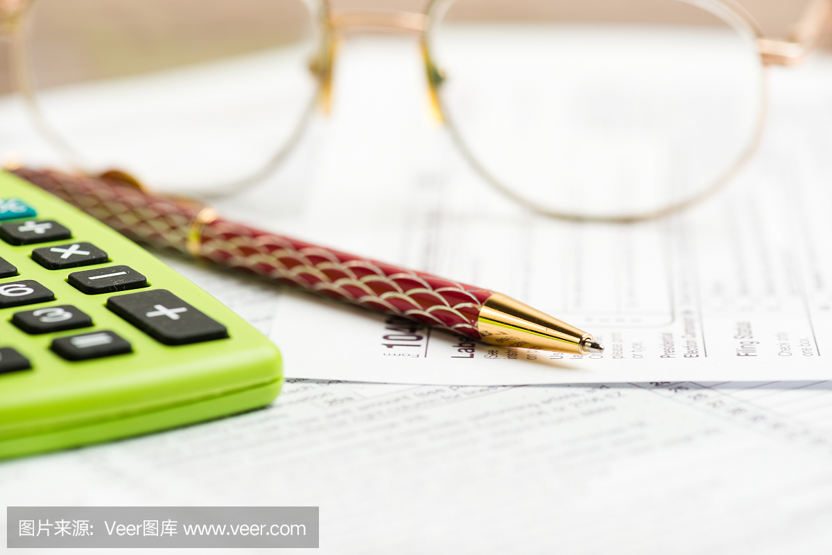 业务工作站与文书工作收入纳税申报表,计算器