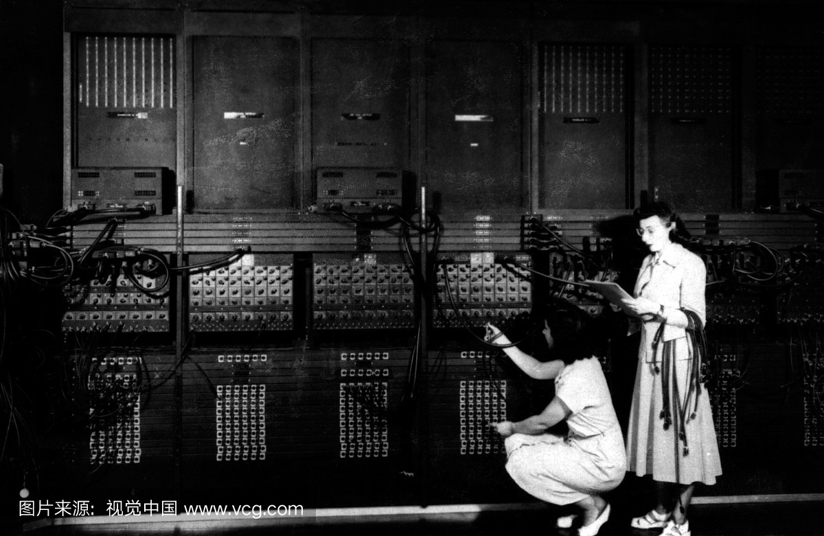 rston;蹲伏:Gloria Ruth Gorden)将ENIAC(电子数