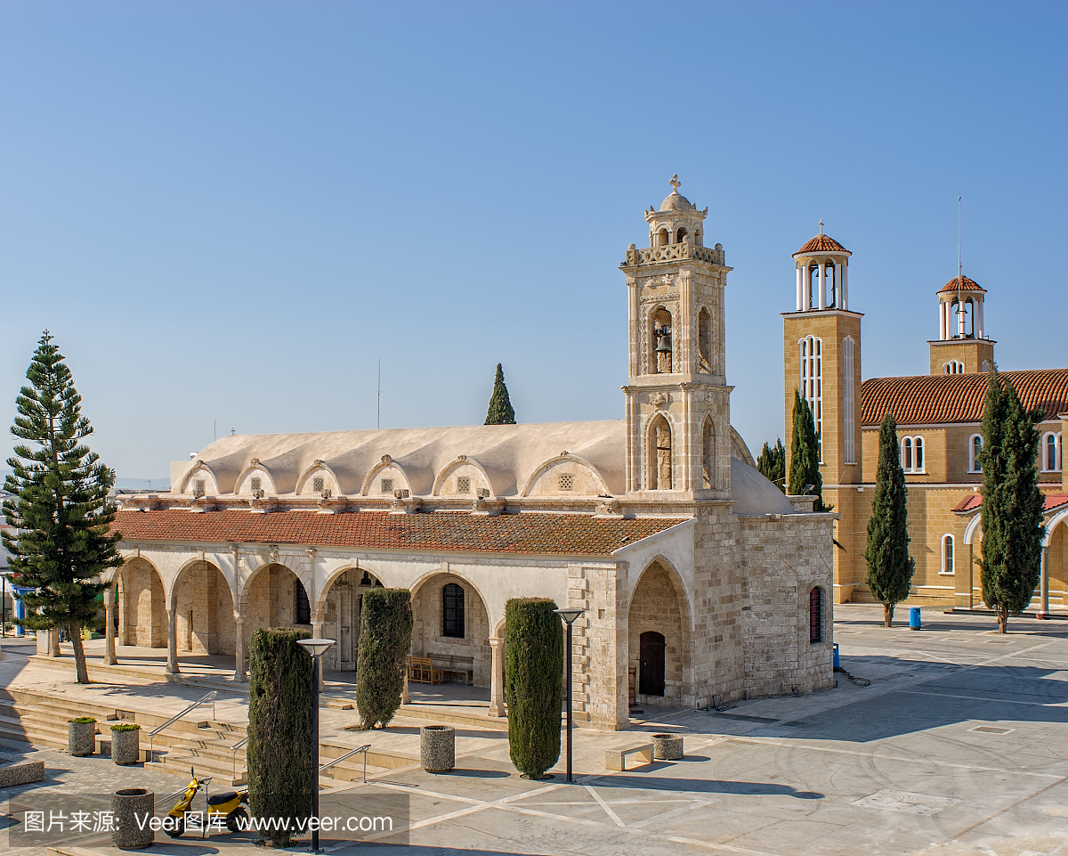 小镇中央广场的教堂。塞浦路斯