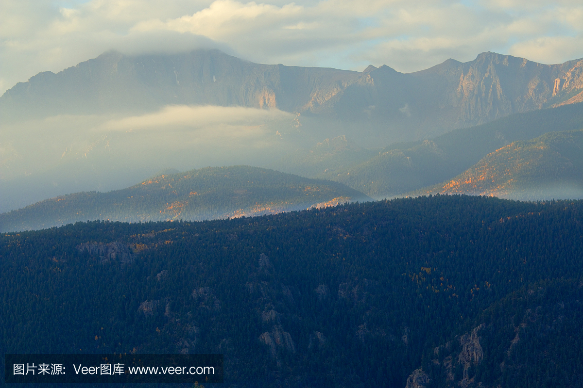 荆棘山峰秋天科罗拉多州