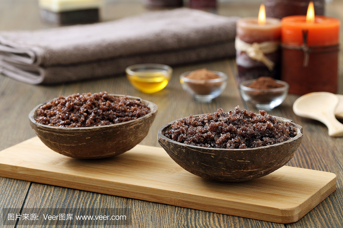 巧克力spaf自制脸和身体磨砂木背景