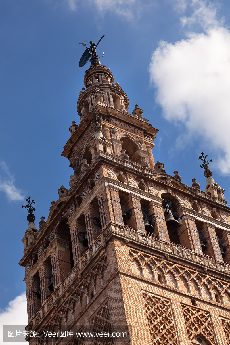 吉拉尔达钟楼塞维利亚大教堂尖顶天气瓦西班牙