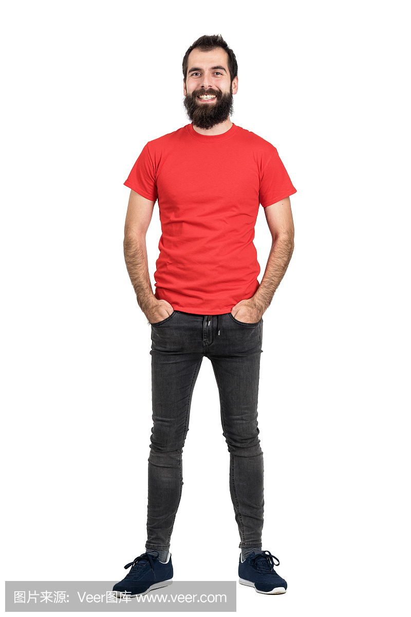 快乐正面胡子的男人,红色的T恤和紧身牛仔裤