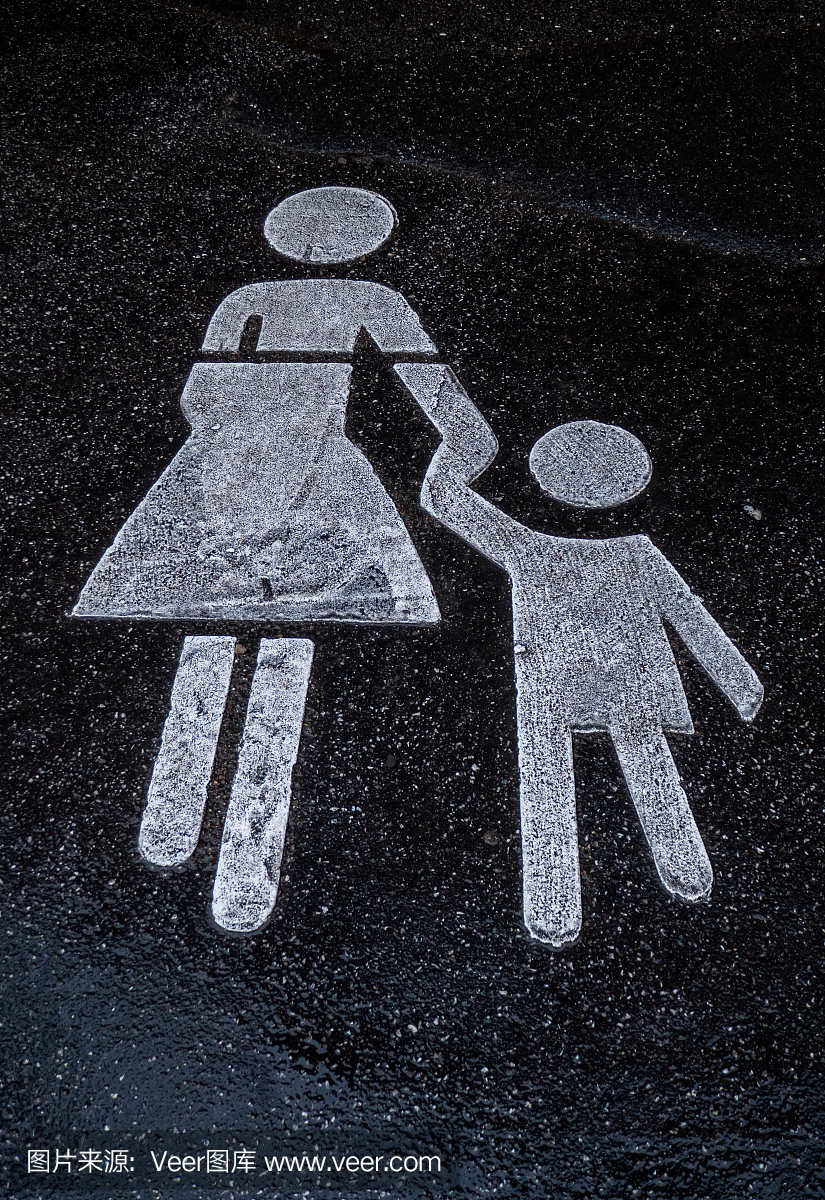 有孩子的母亲的停车位标记