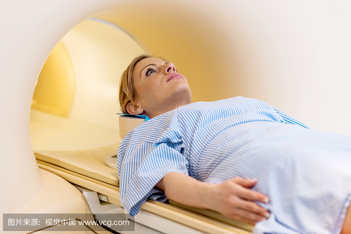 造影扫描机,中年女人,CT检查,人