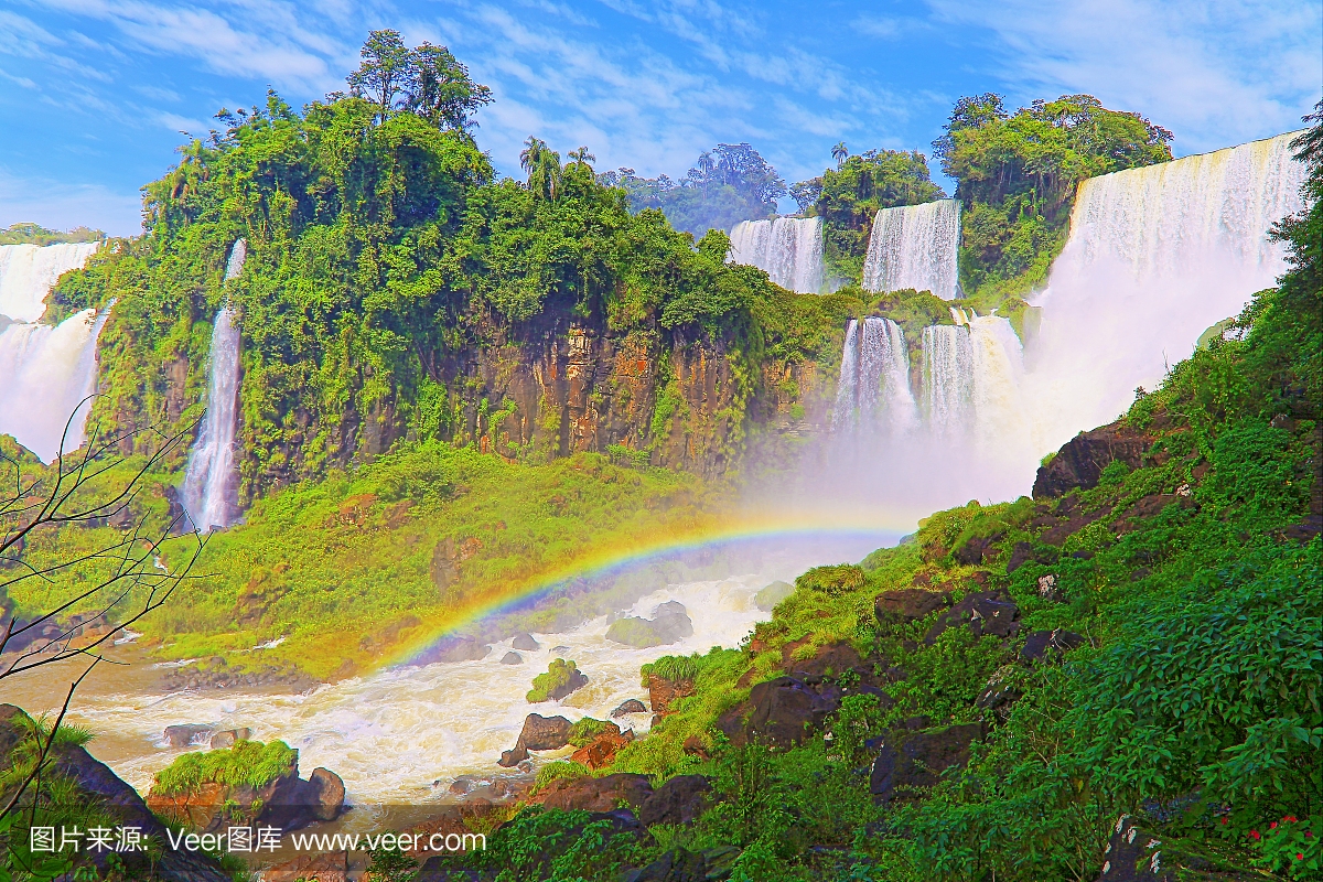 令人印象深刻的伊瓜苏瀑布风景与阿根廷一侧的