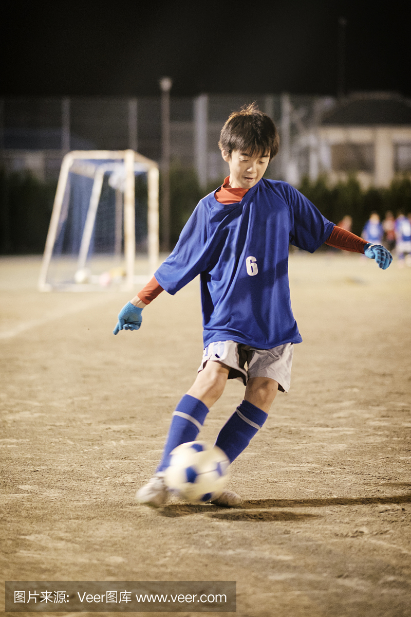 青年足球运动员在东京日本