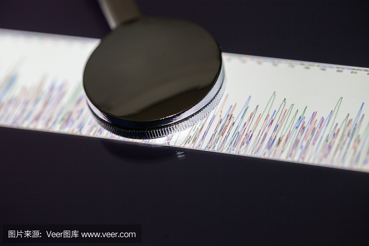 医疗听诊器与颜色编码的DNA光谱