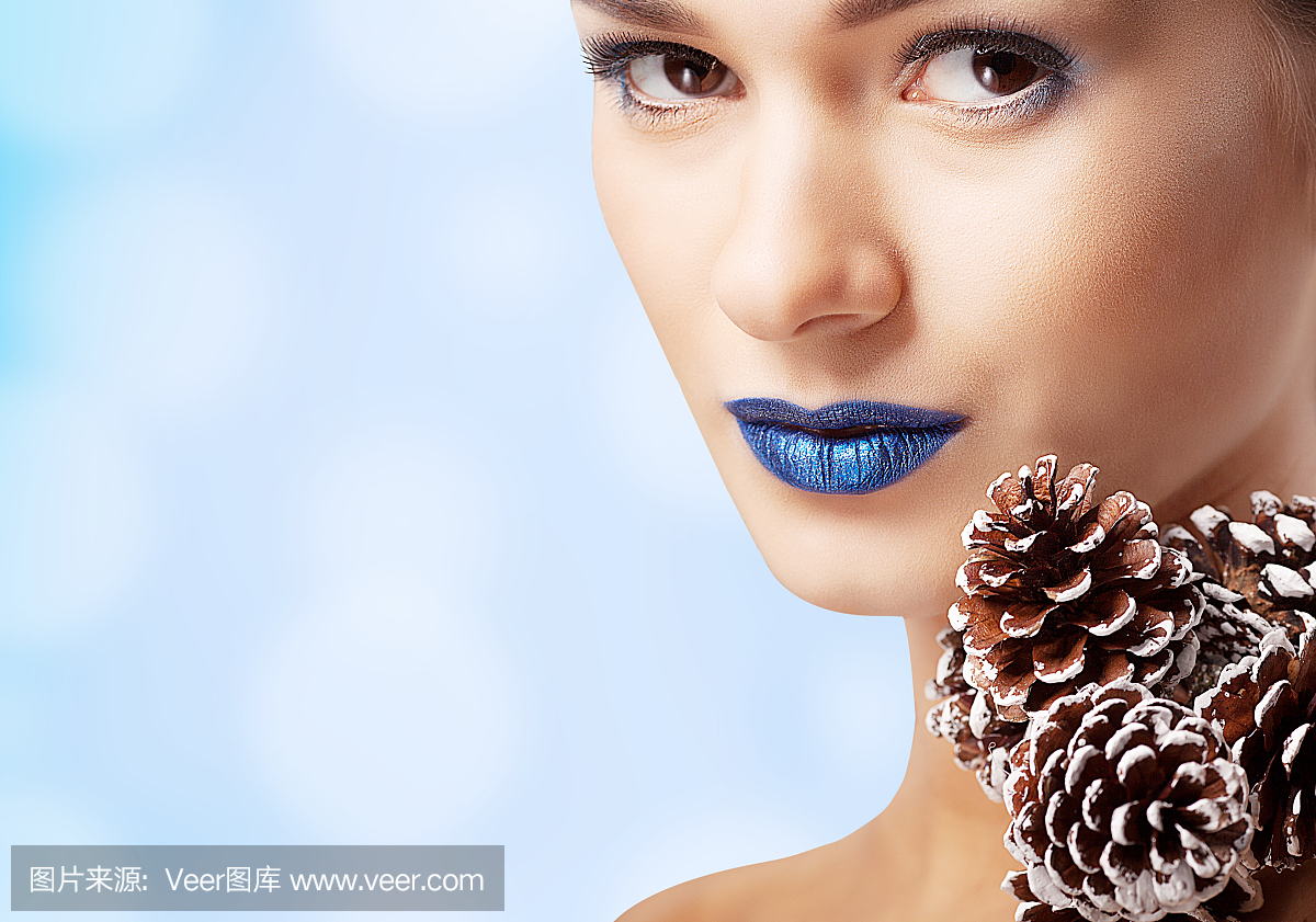 冬天美女。圣诞女孩化妆。冰雪皇后