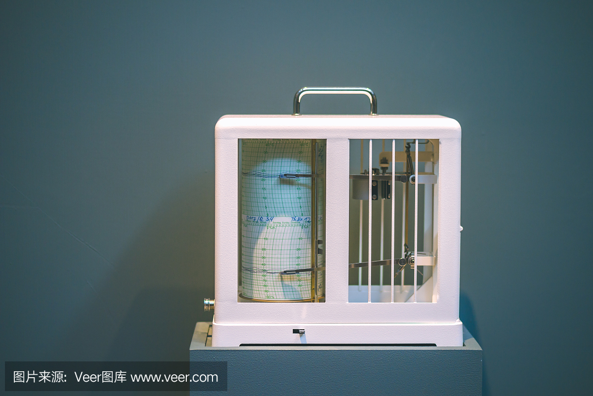 测量地震的地震仪器。地震仪在测量纸上记录地