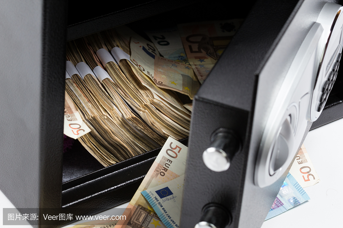 打开保险箱,现金货币,欧元