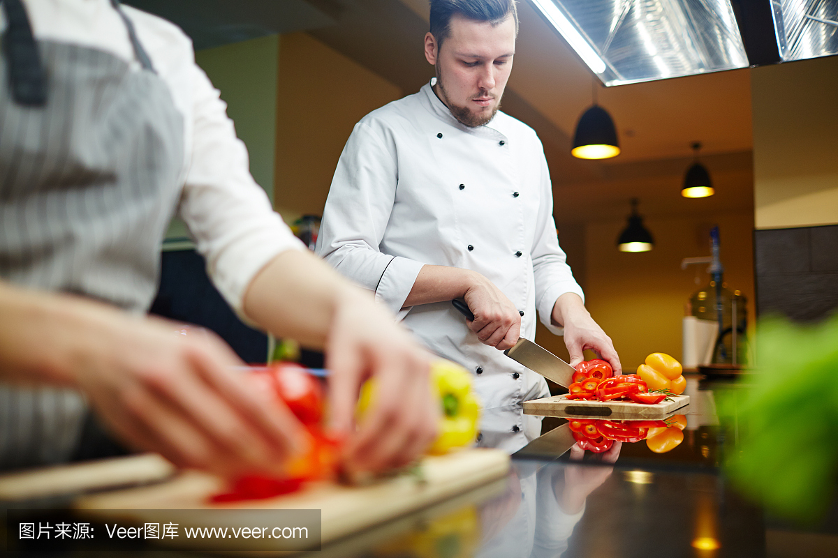 咸安国庆中秋“双节”餐饮市场生意火爆(图1)