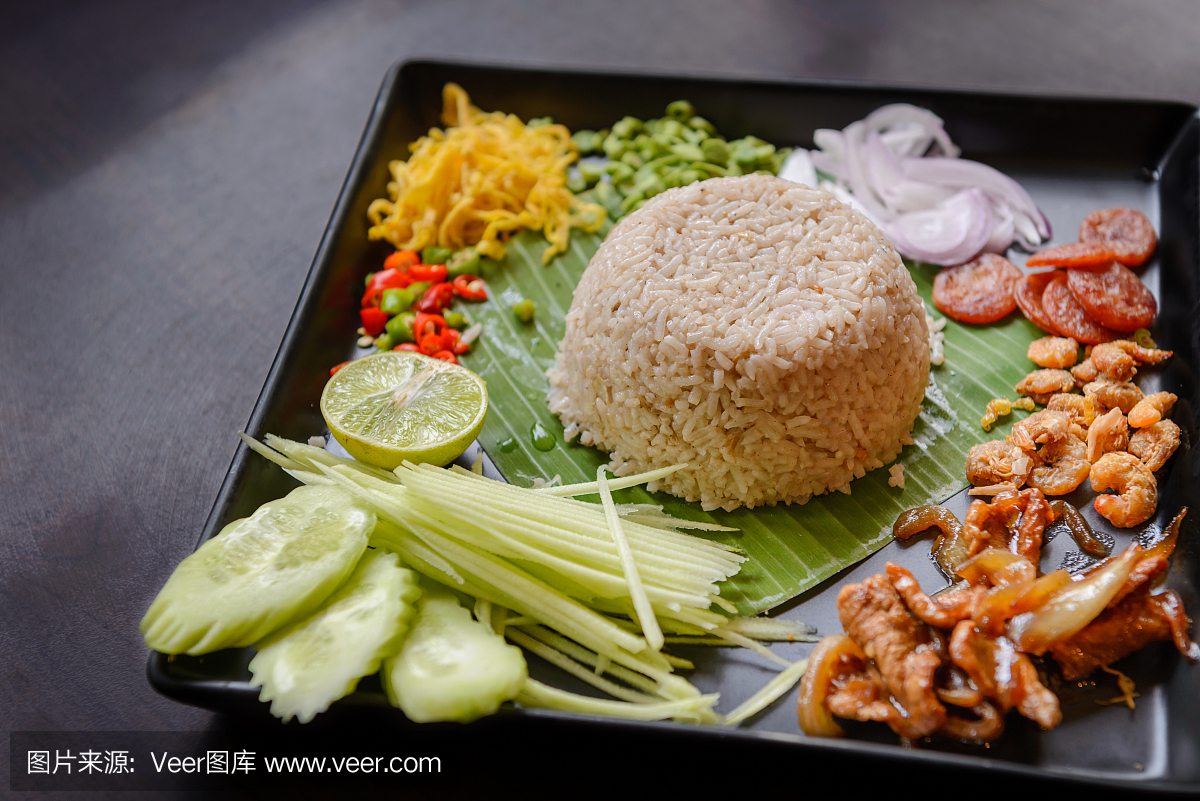 泰国食品 - 米饭与虾酱(高科嘉Pi)配有芒果,柠檬