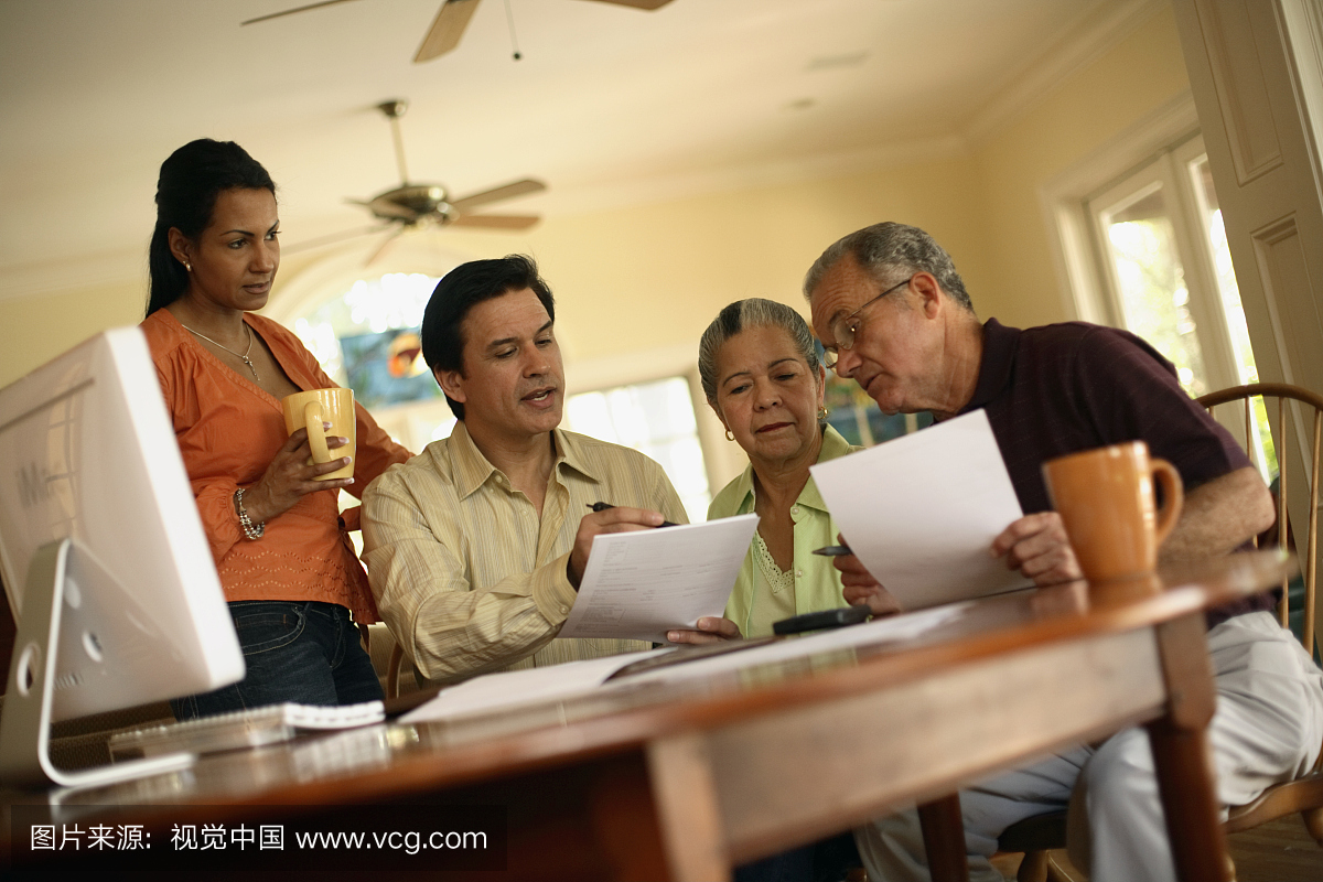 成年子女,中年女人,女婿,人