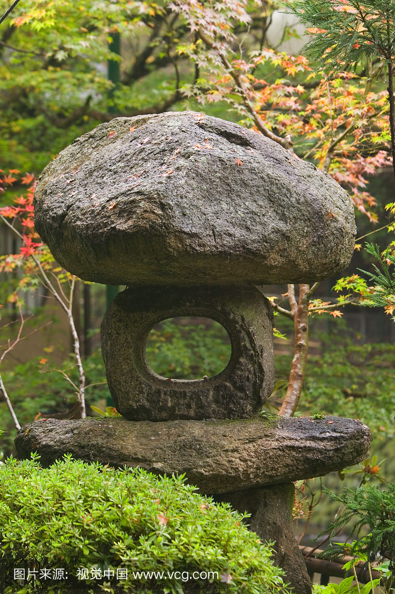 花园里的石灯笼,京都,本州,日本