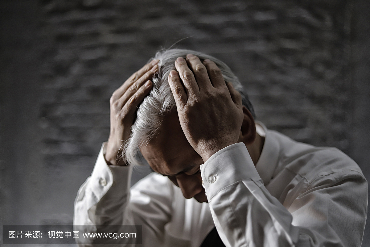 思考,健康保健,中老年男人,仅一个中老年男人