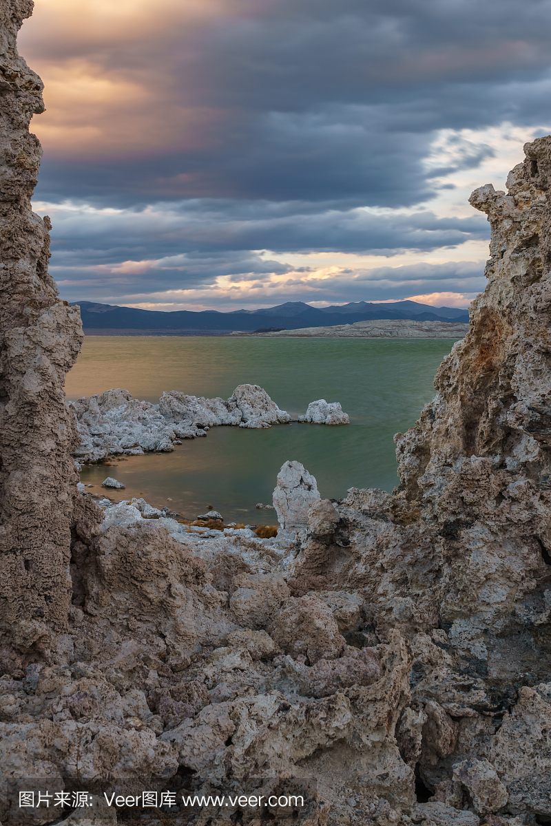 Mono Lake的神秘幽灵Tupas