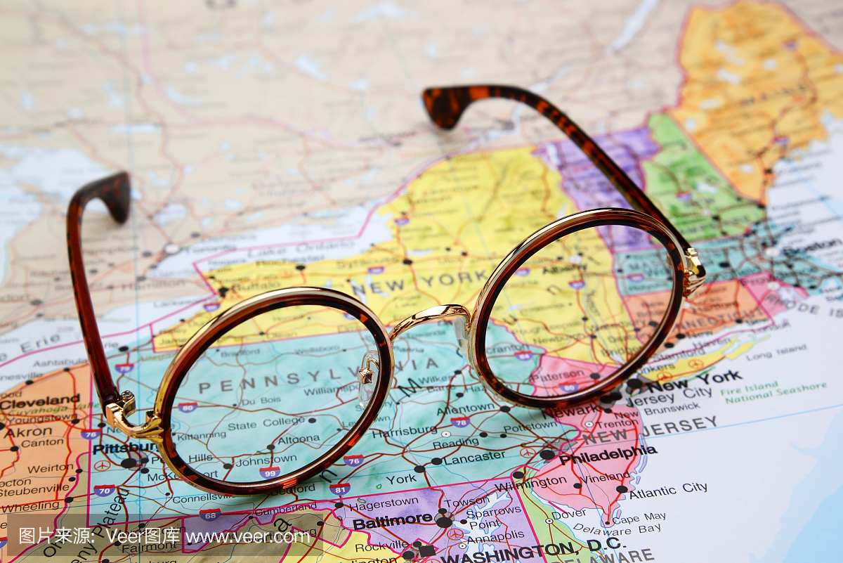 美国 - 宾夕法尼亚州地图上的眼镜