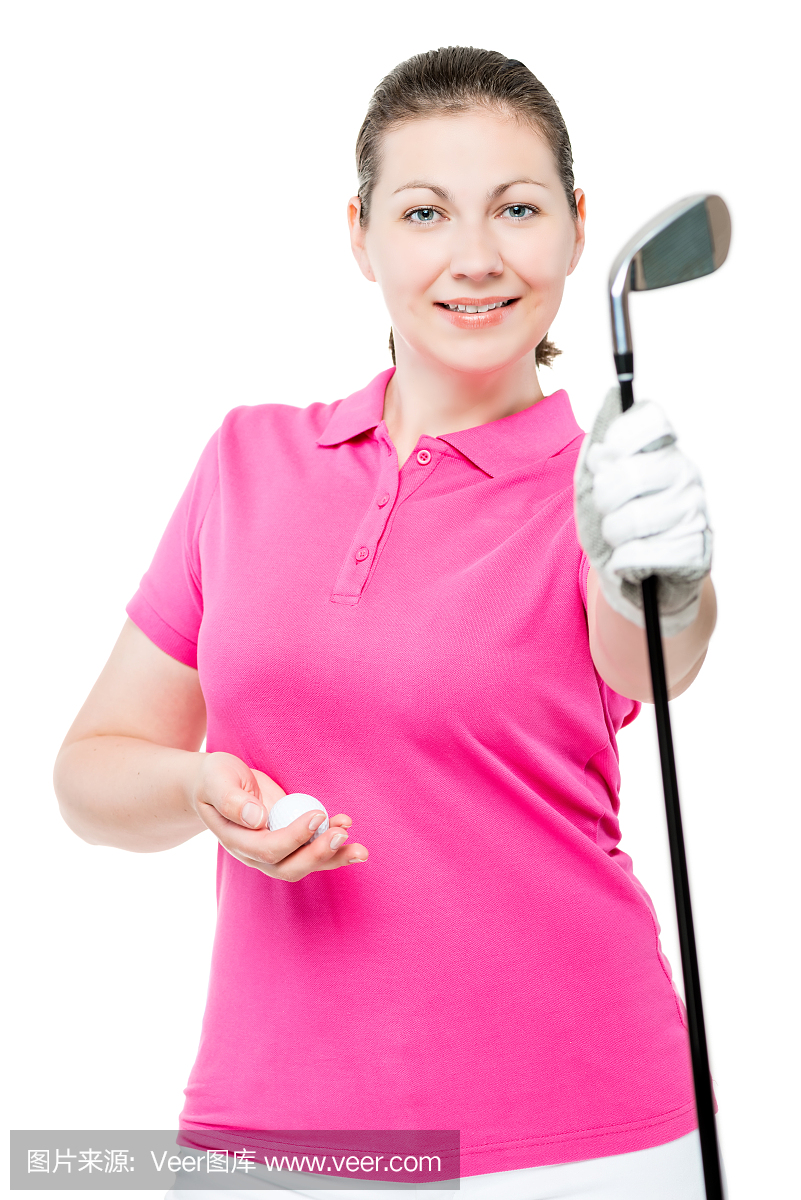 女子高尔夫球手拿着一根棍子和一个球在白色背