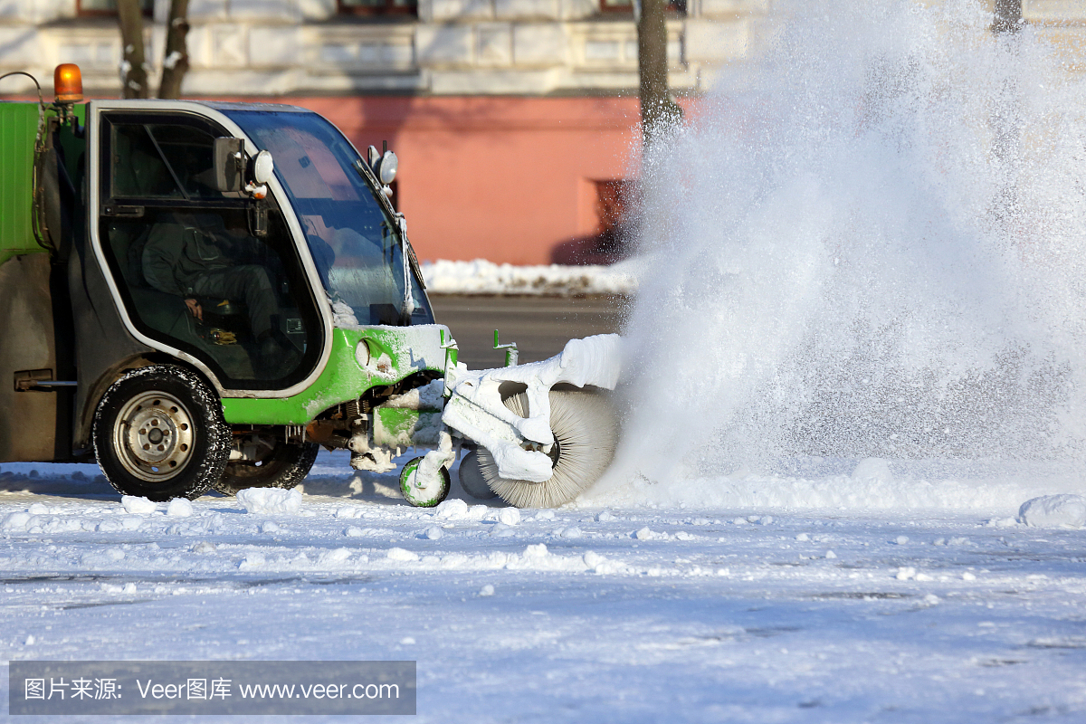 万金体育下载app清雪先进机械 手扶和电启动式除雪机 清扫盲区积雪