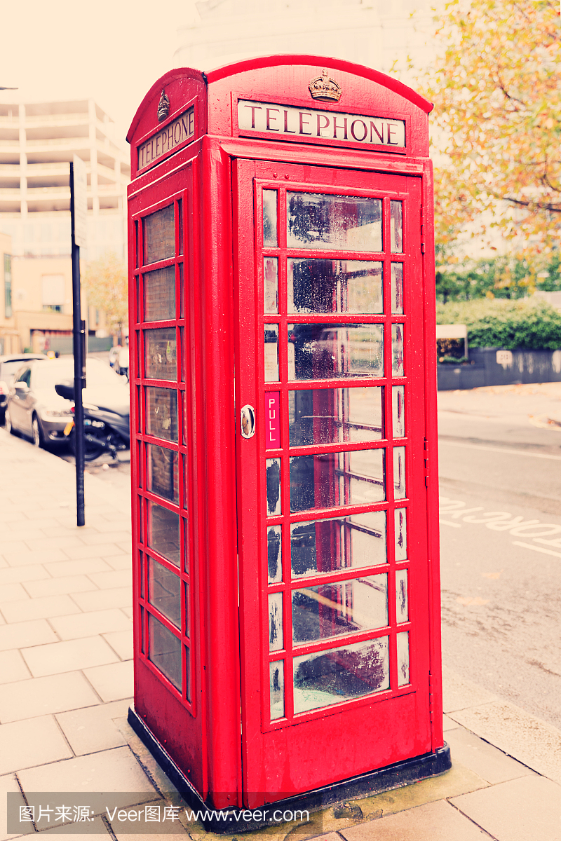 着名的经典英文红色电话盒 - 伦敦的象征