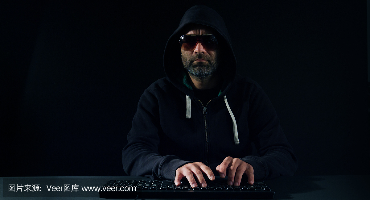 计算机程序员在键盘上打字,黑客黑夜黑客入侵