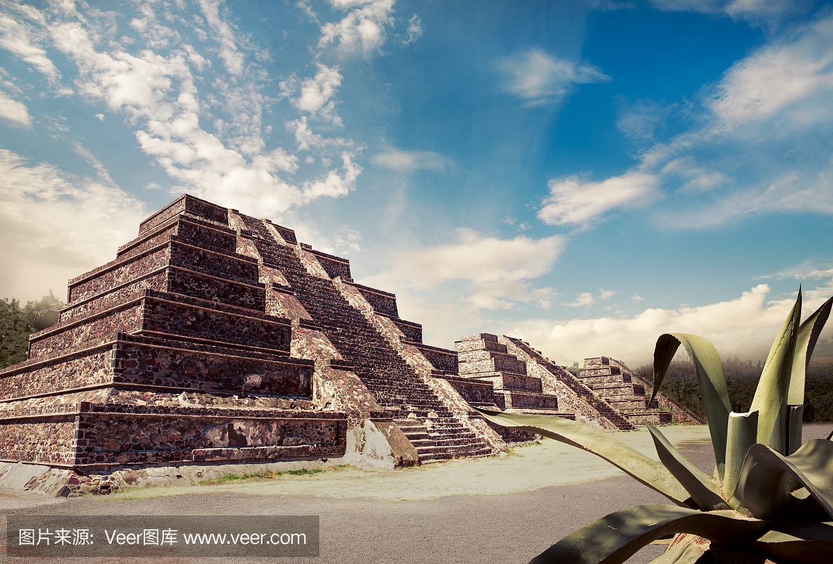 墨西哥阿兹台克金字塔照片复合材料