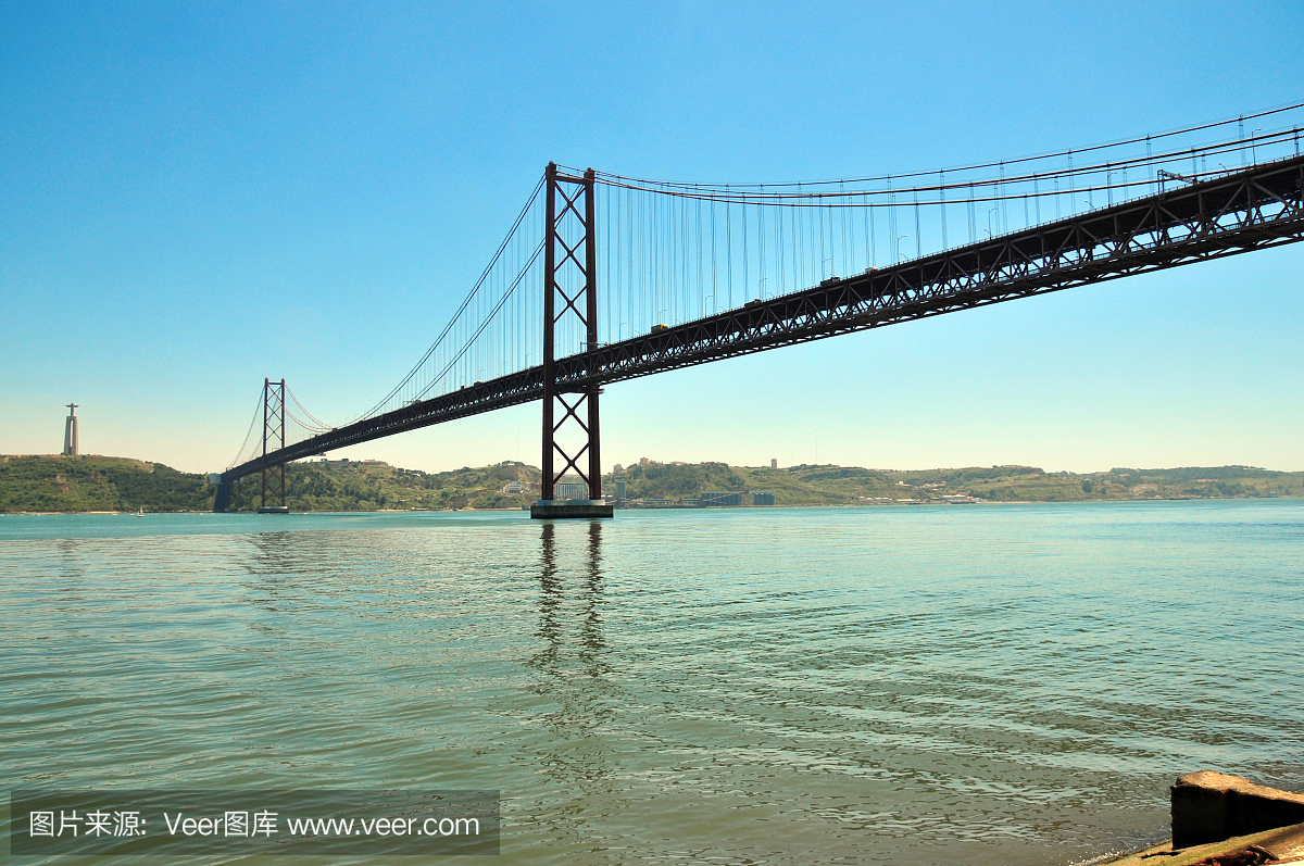 4月25日,葡萄牙里斯本大桥