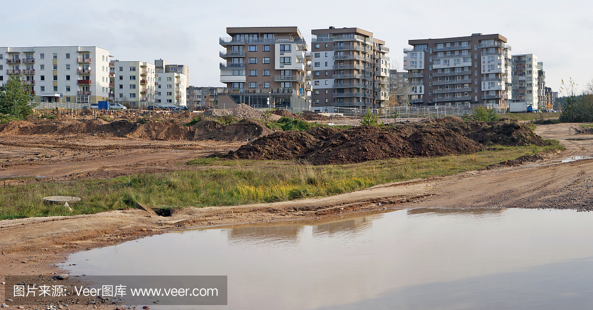 靠近新的住宅大规模生产标准欧洲地区的巨大水