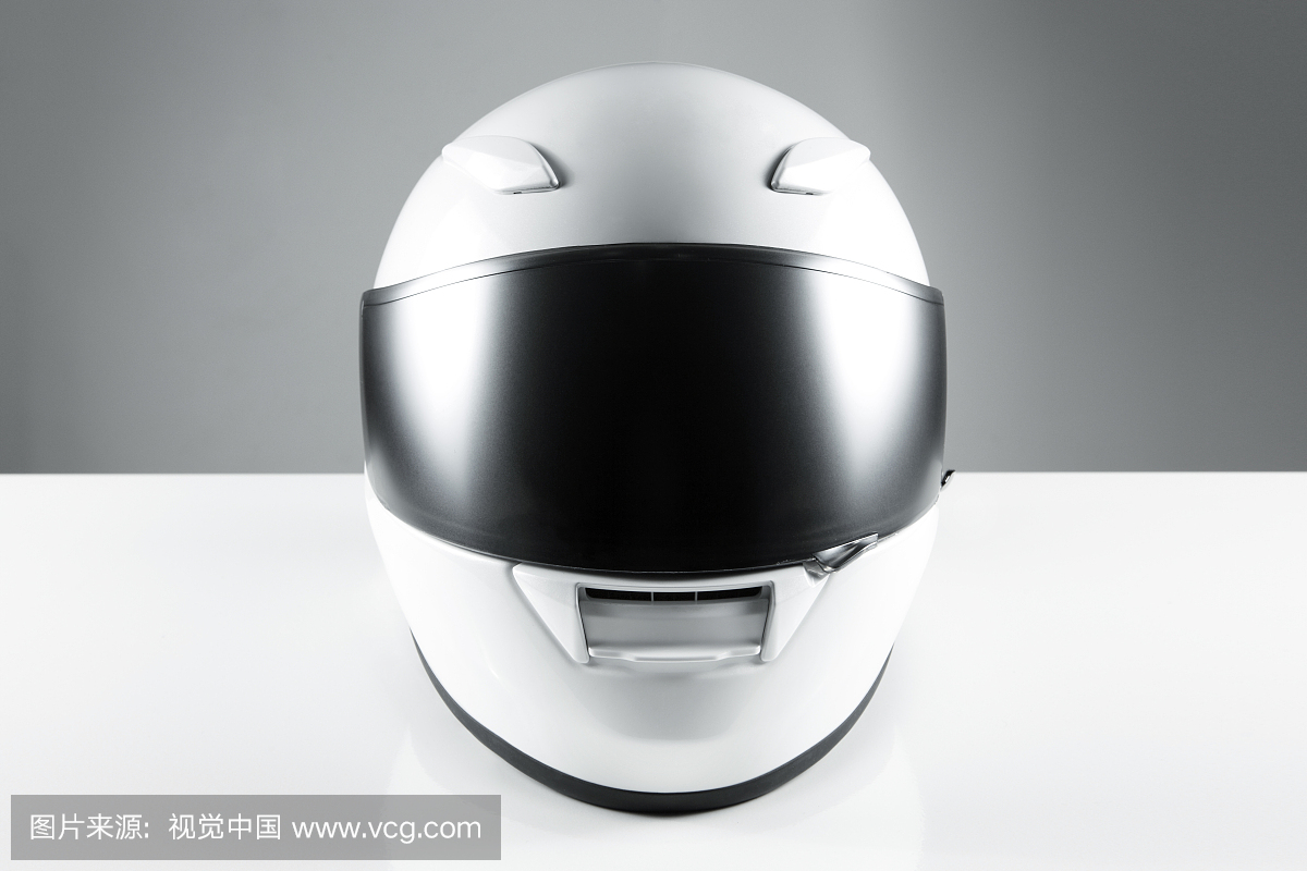 白色摩托车头盔