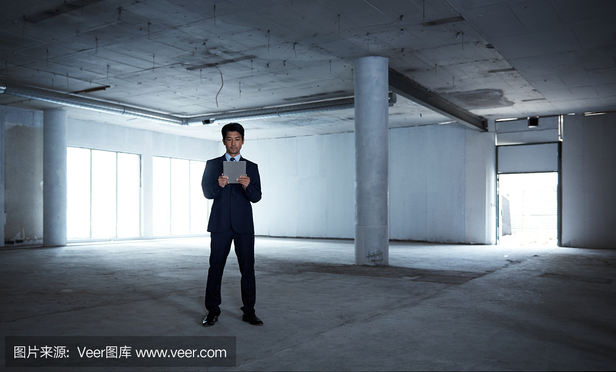 他的平板电脑上有原理图