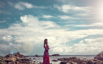 文艺风红裙美女海边胶片风写真电脑高清桌面壁-1379kb