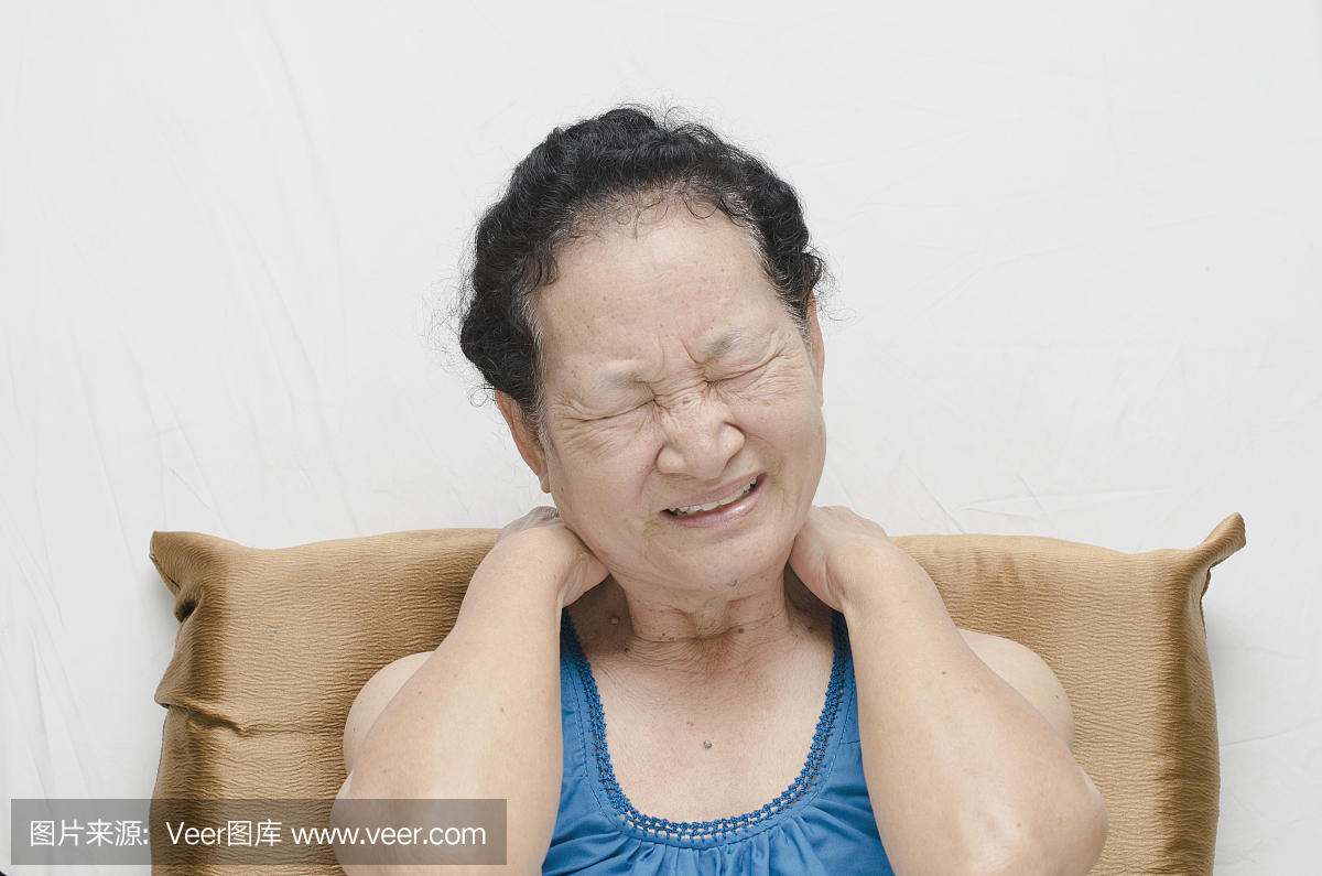 高级女子颈部疼痛表情