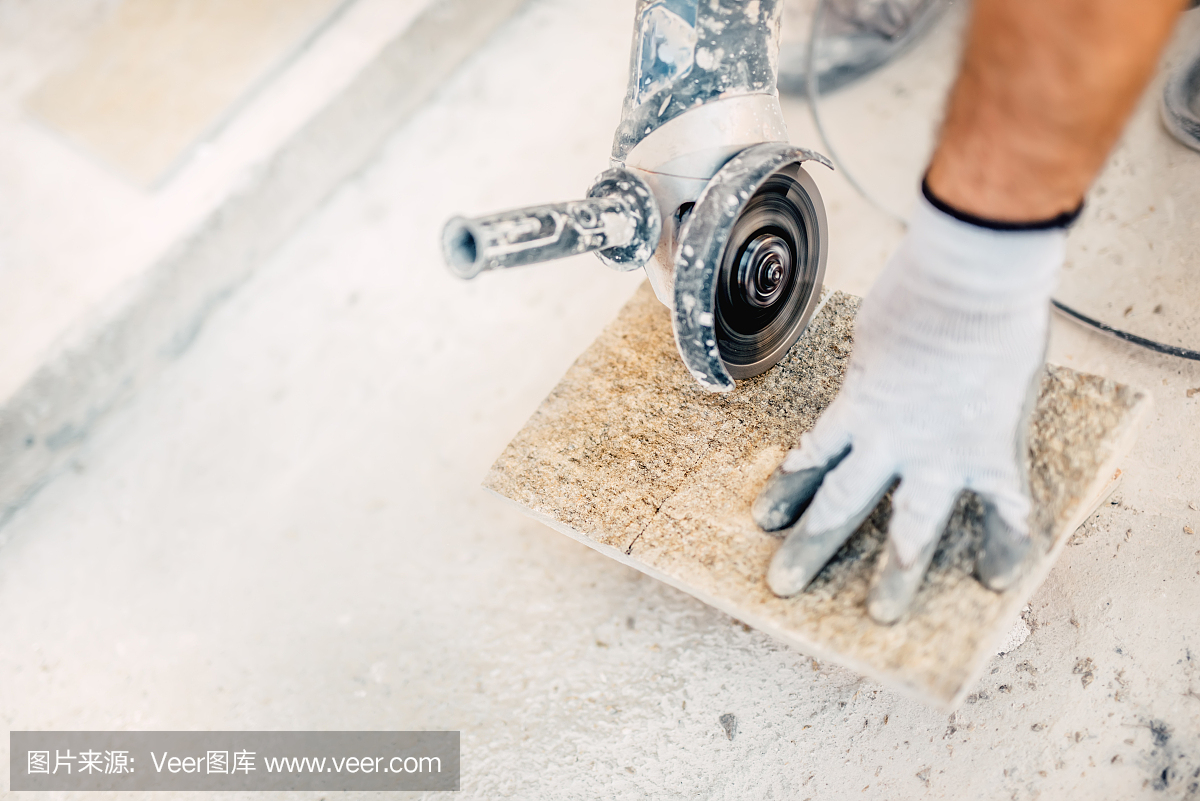 铺路石工人锯,在施工现场使用电动工具