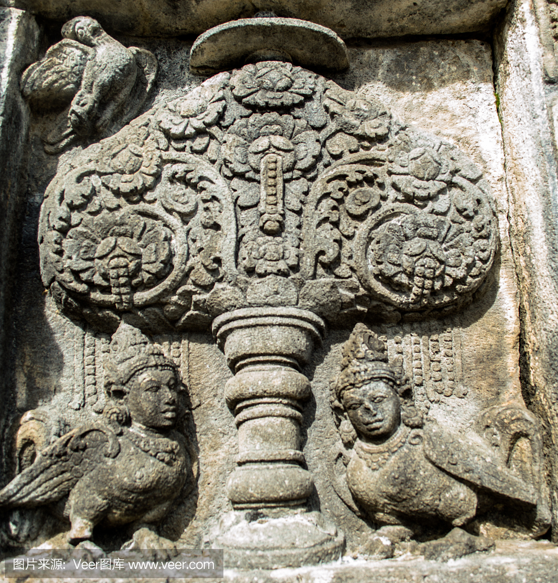 在普兰巴南神庙雕刻石浮雕。