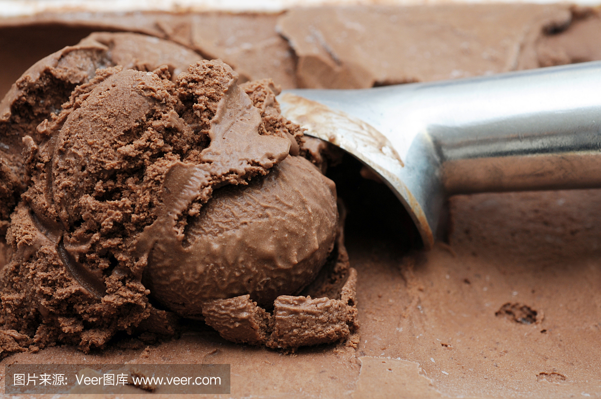 巧克力冰淇淋与勺子球