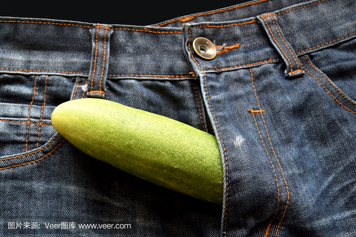 黄瓜是牛仔裤中的阴茎的标记
