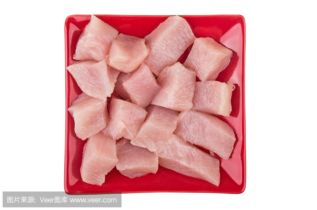 在白色的红色正方形板块的鸡肉块