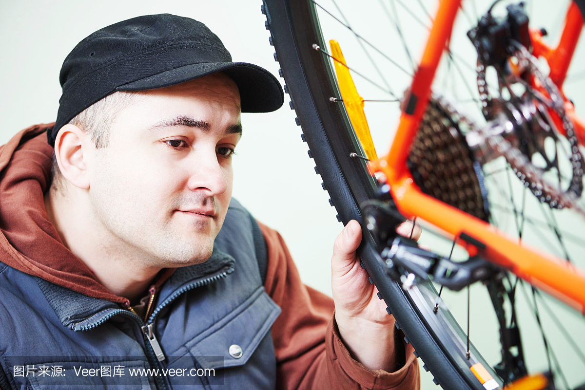 调整人员折叠安装或维修自行车装备组装储物桶塑料图片
