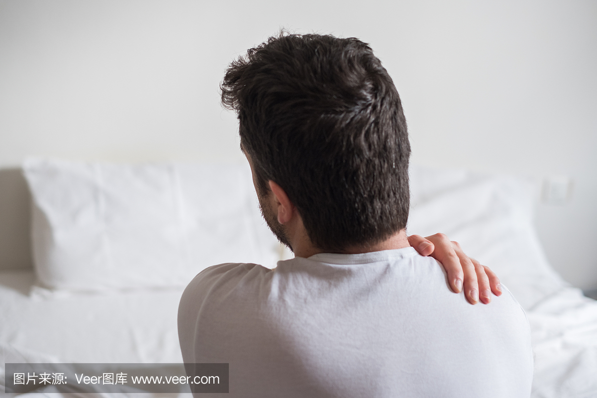 不舒服的床垫和枕头会导致颈部疼痛