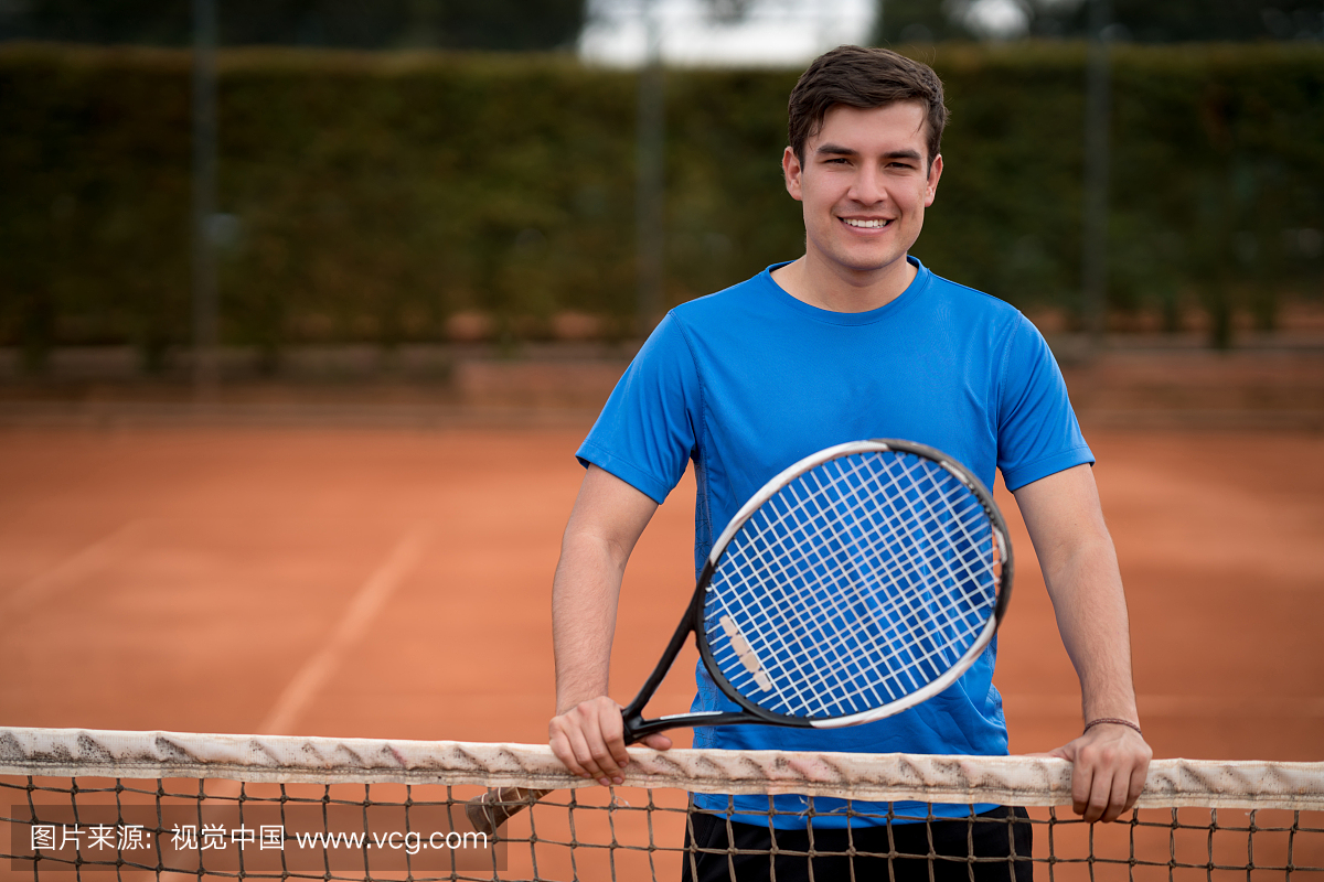 一位男性网球运动员的画像