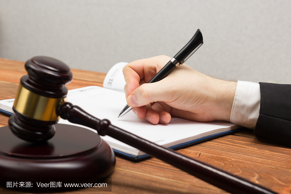 律师工作。公证人在其工作场所签发文件