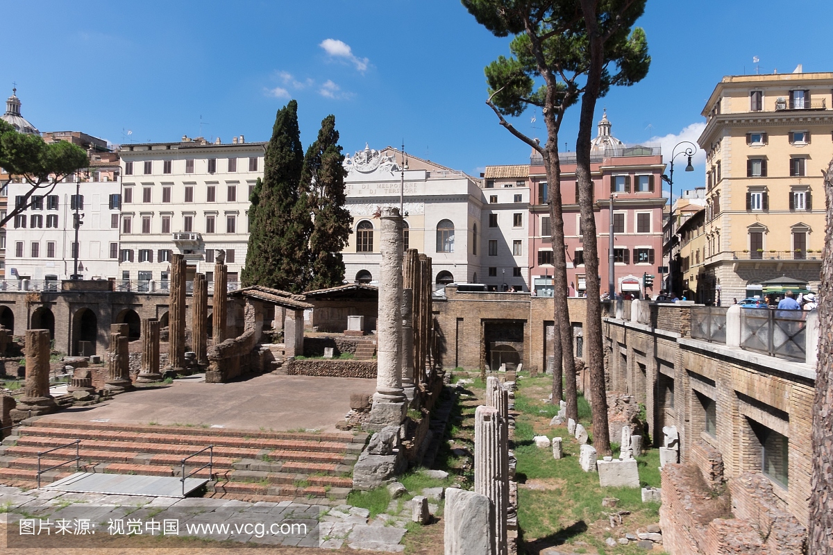 意大利,罗马,拉戈迪托雷阿根廷,老废墟在蓝天下