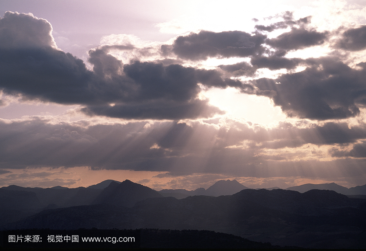 太阳,云和山,龙达,西班牙