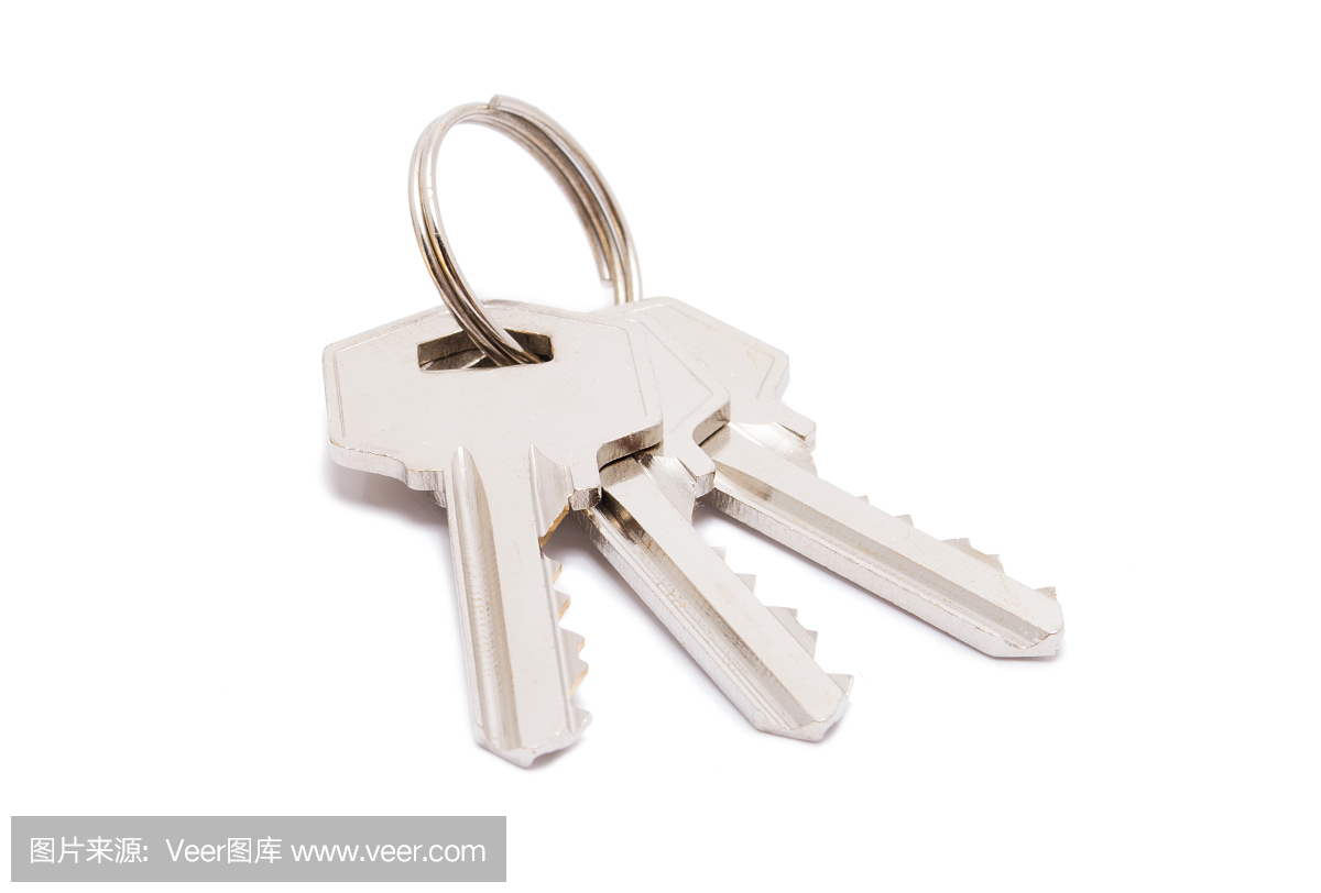 与在白色背景隔绝的圆环的三把钥匙