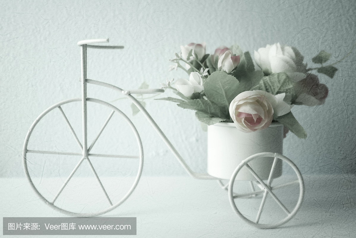 甜美的玫瑰在一辆小自行车,复古风格的背景